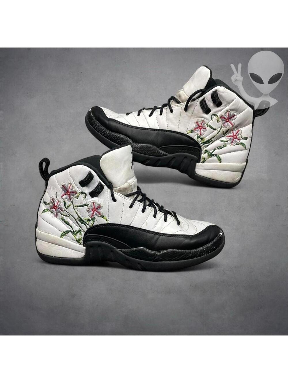 Nike Air Jordan 12 Retro Floral DR6956-100 White Black Women's Size 7.5 Sneaker